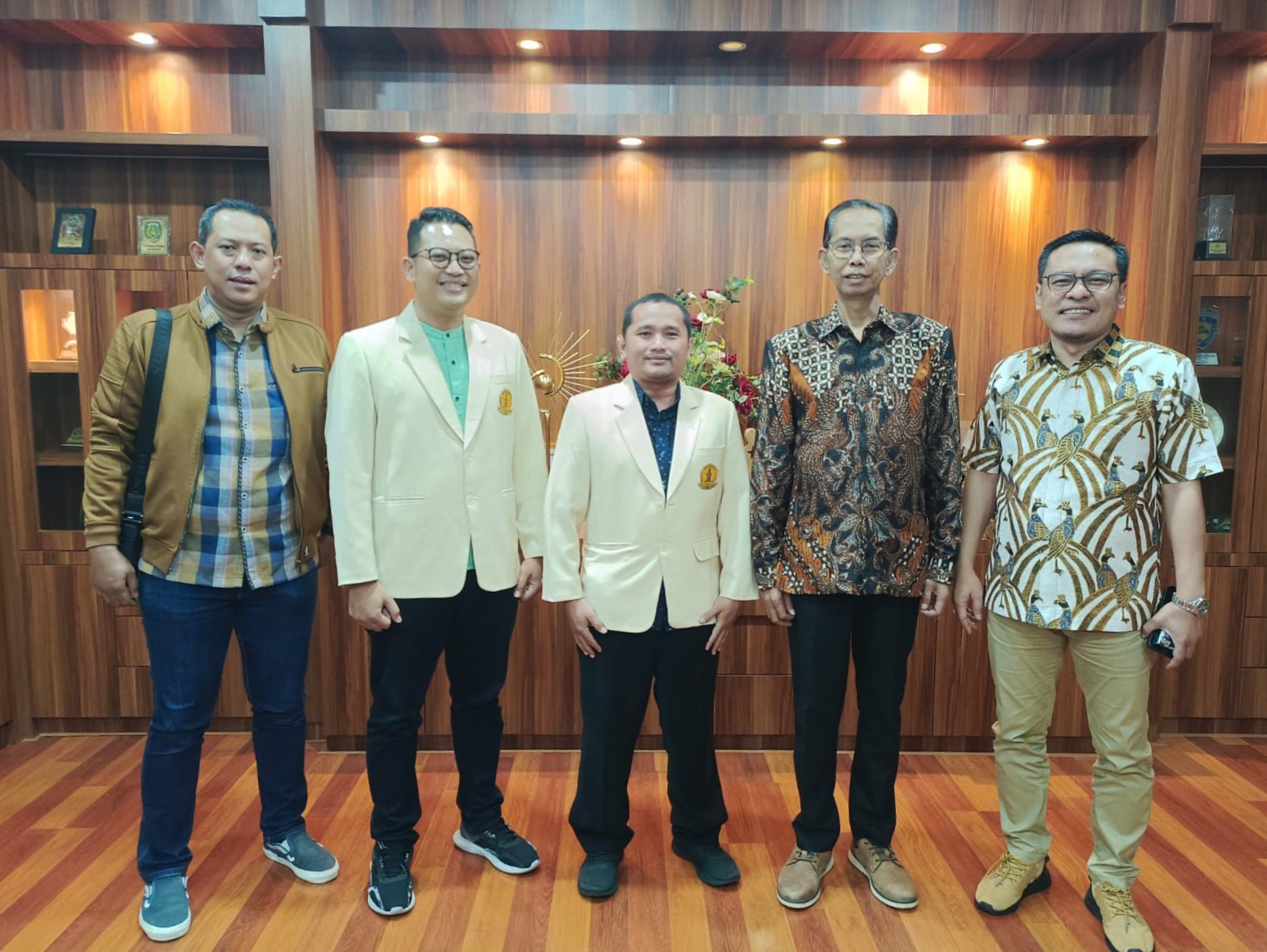 AGEN PERUBAHAN: DPRD Surabaya saat bertemu dengan mahasiswa. Ia berpesan mahasiswa bisa mencegah disinformasi di masyarakat. (IST/RADAR SURABAYA)