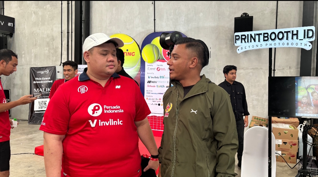 Muhammad Yusuf Ibnu Abdurrahman (kiri) bersama Ketua Umum KONI Surabaya Arderio Hukom.