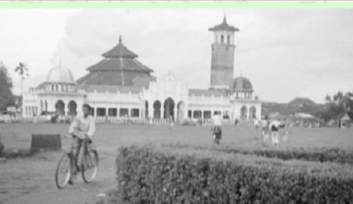 MASA LALU: Suasana Alun-Alun Lor Tugu Pahlawan di zaman klasik Surabaya.