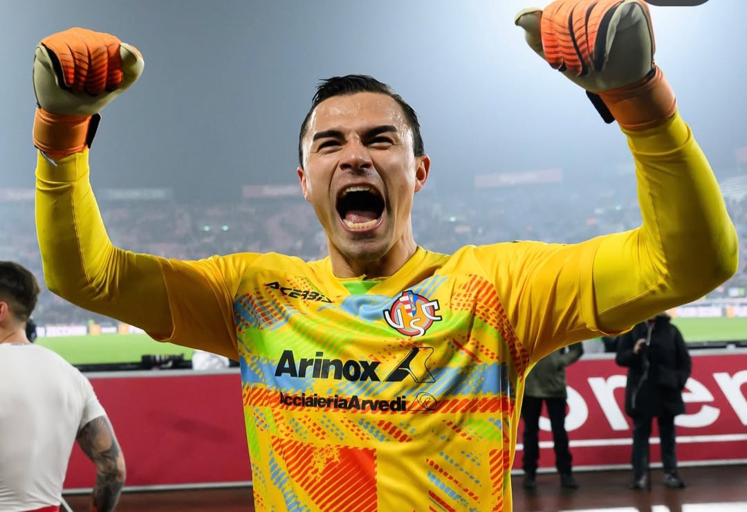 Kiper timnas Indonesia Emil Audero jadi tembok kokoh Cremonese.