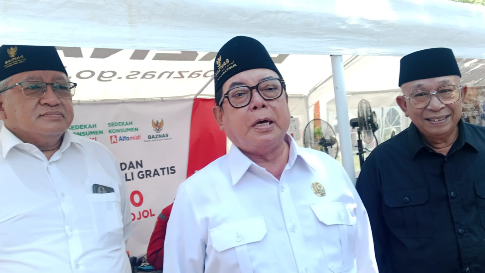 REALISASI: Ketua Baznas Jatim KH Ali Maschan Moesa mengungkapkan penerimaan zakat Rp 54 miliar. Beberapa program pemberdayaan sudah disiapkan.(IST/RADAR SURABAYA)