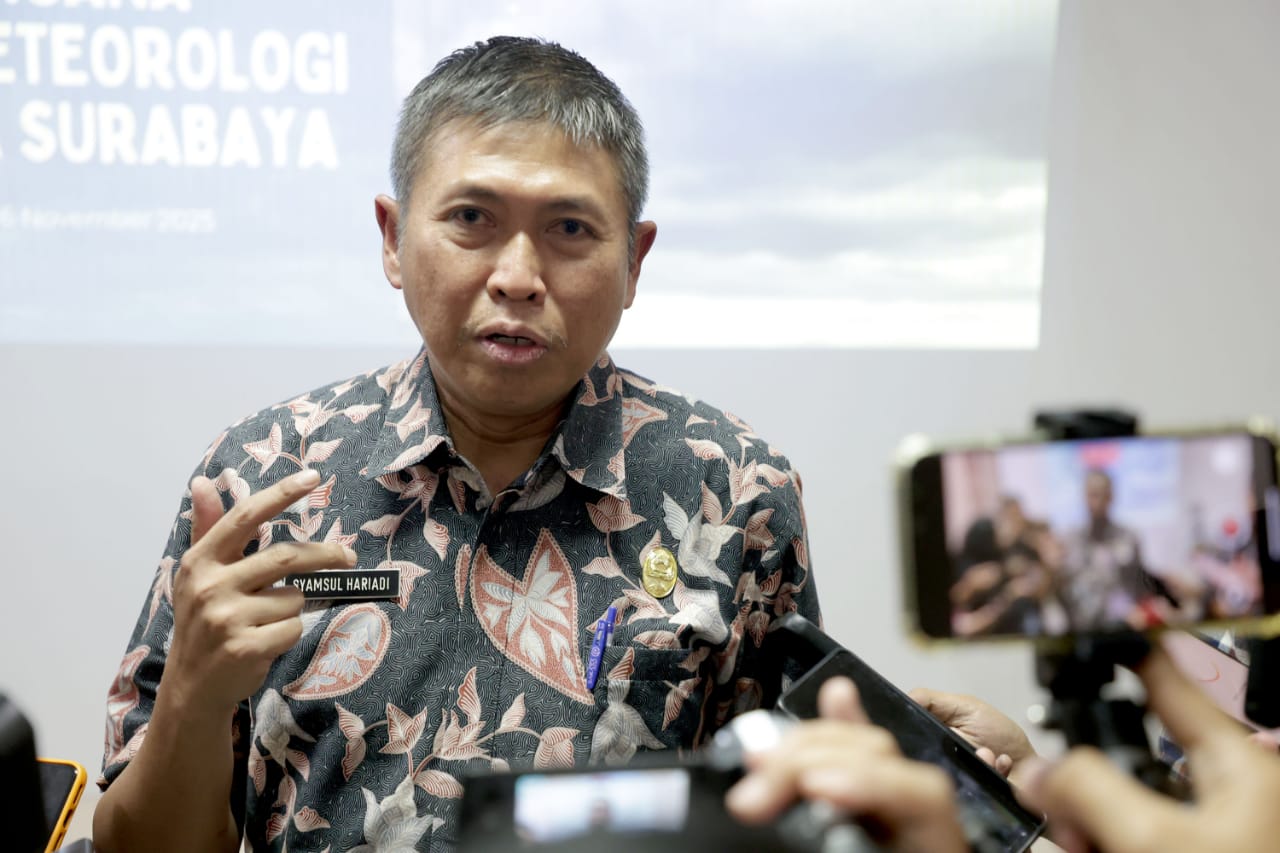 WARNING: Kepala DSDABM Surabaya Syamsul Hariadi menyebutkan minimnya pekerja proyek rumah pompa membuat pembangunan di lima titik terancam tak selesai. (IST/RADAR SURABAYA)