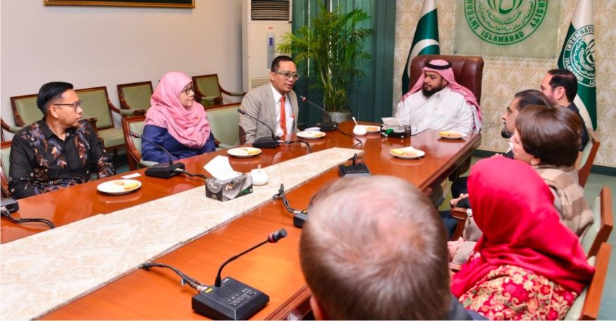 BELAJAR: Tim Unair saat berkunjung ke dua universitas terkemuka di Pakistan, International Islamic University Islamabad (IIUI) dan National University of Sciences and Technology (NUST).