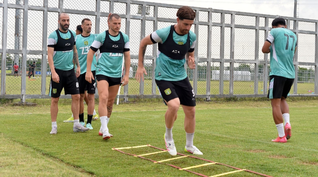 Latihan terakhir Persebaya sebelum terbang ke Makassar.