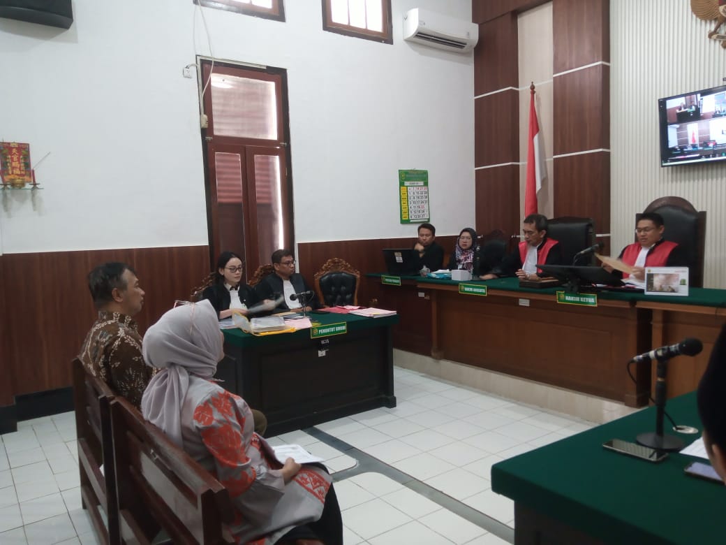 SAKSI: Sidang di PN Surabaya terkait kasus ijazah palsu meminta keterangan saksi yaitu Rektor Unitomo yang juga adik dari Mahfud MD. (IST/RADAR SURABAYA)