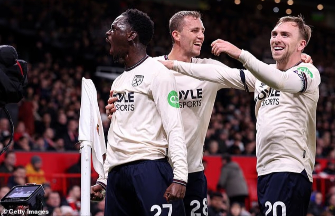 Soungoutou Magassa gagalkan kemenangan Manchester United.