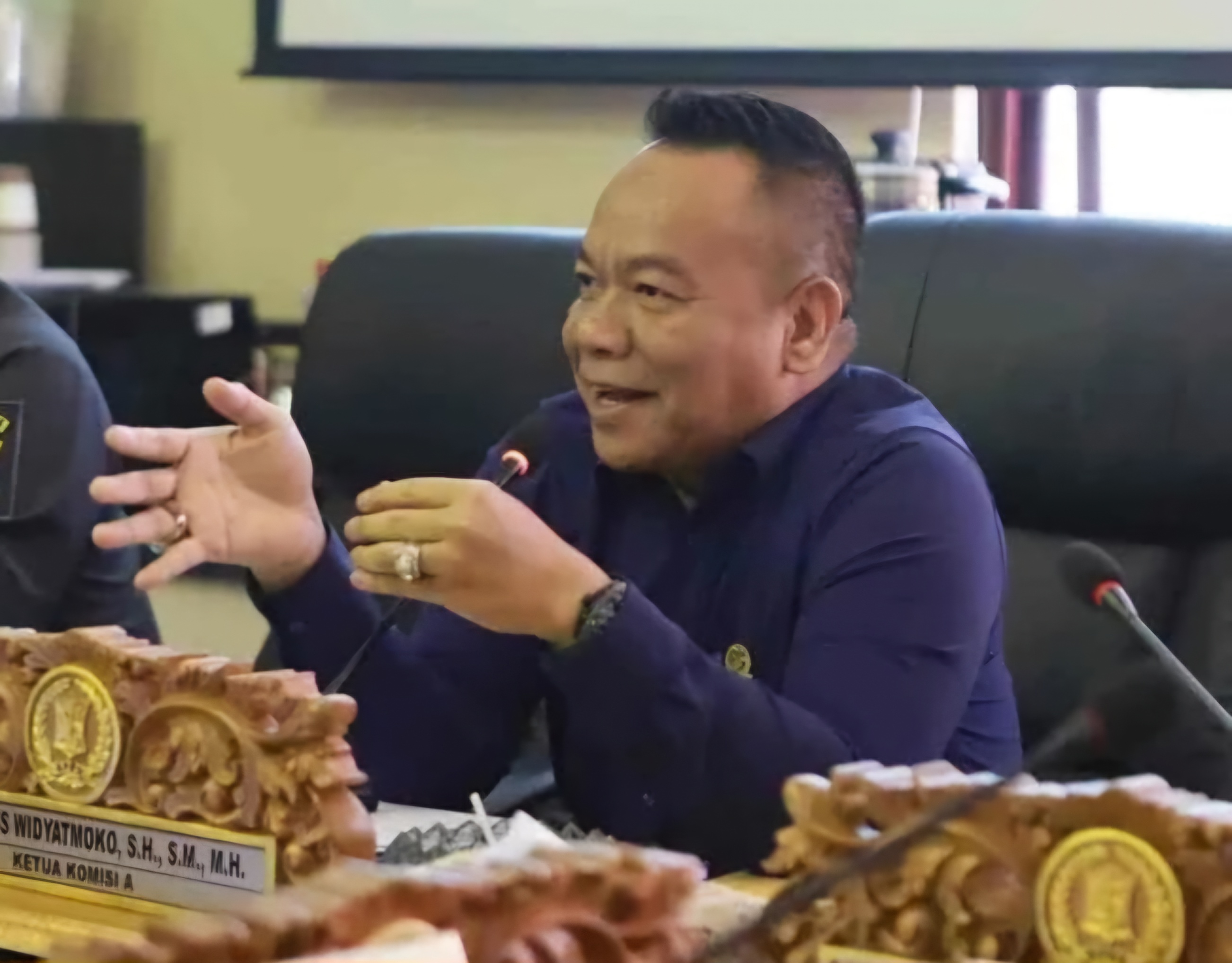 TEGAS: Ketua Komisi A DPRD Surabaya Yona meminta Satgas Kampung Pancasila berperan dalam mitigasi bencana tingkat kampung saat Nataru.(IST/RADAR SURABAYA)