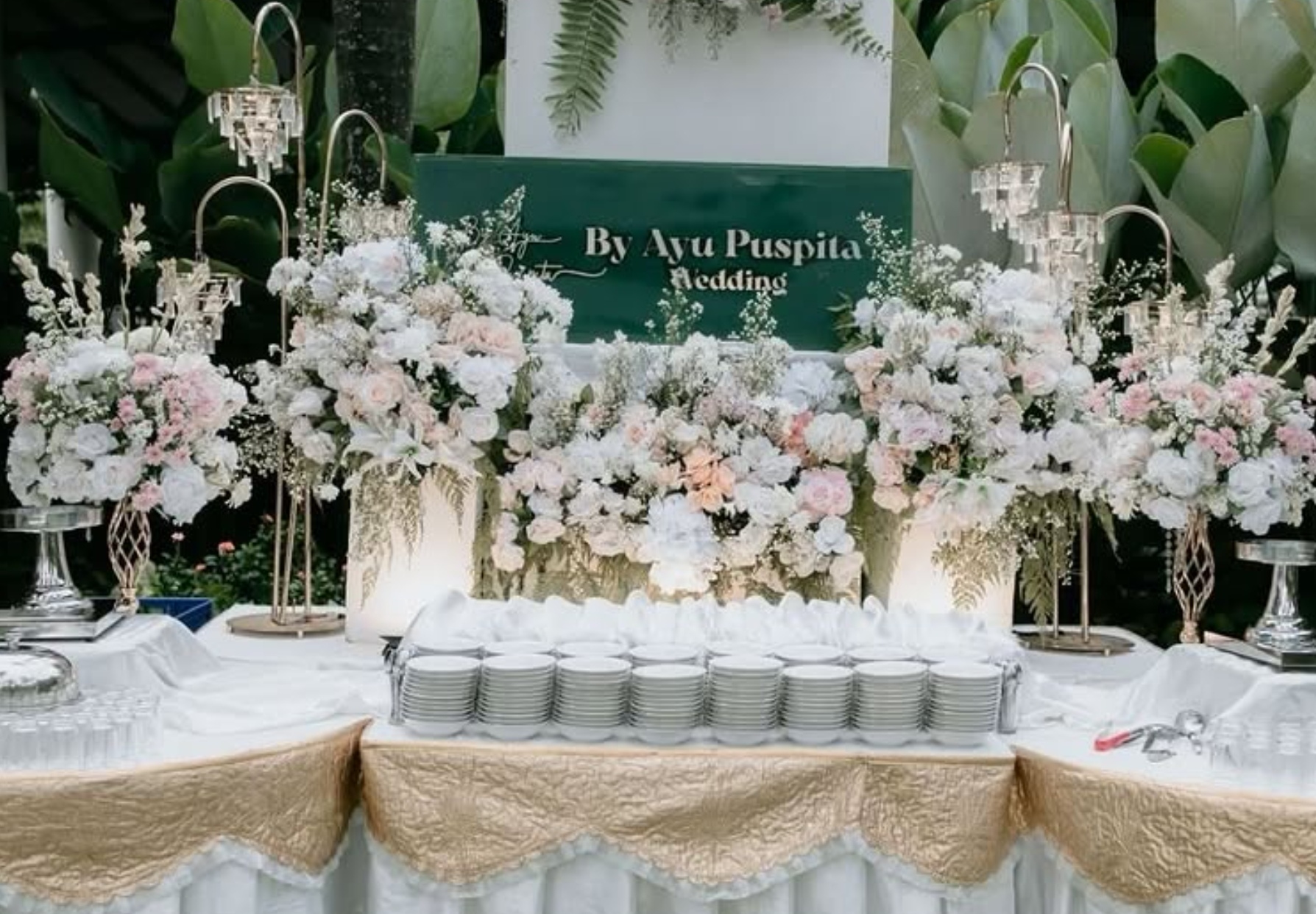 Kasus penipuan wedding organizer Ayu Puspita merugikan 230 pasangan dengan total kerugian Rp 16 miliar.