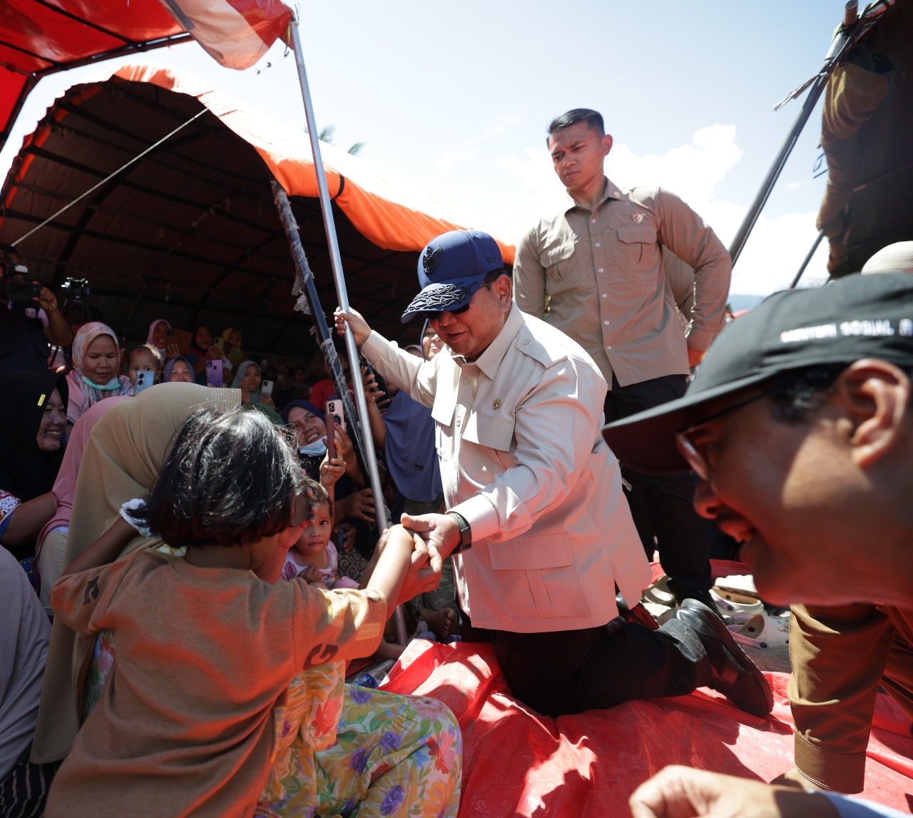 Presiden Prabowo Subianto melakukan perjalanan menuju lokasi bencana di Aceh, Sumatera Utara dan Sumatera Barat untuk mendengar dan mengetahui secara langsung kondisi masyarakat.