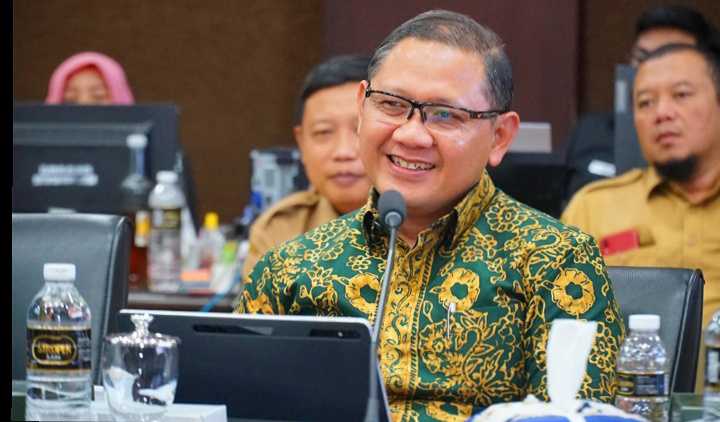 IKUTI ZAMAN: Kepala Dindik Jatim Aries Agung Paewai mengaku gandeng ITS dan Komdigi RI untuk mempersiapkan pelajar melek AI.(IST/RADAR SURABAYA)