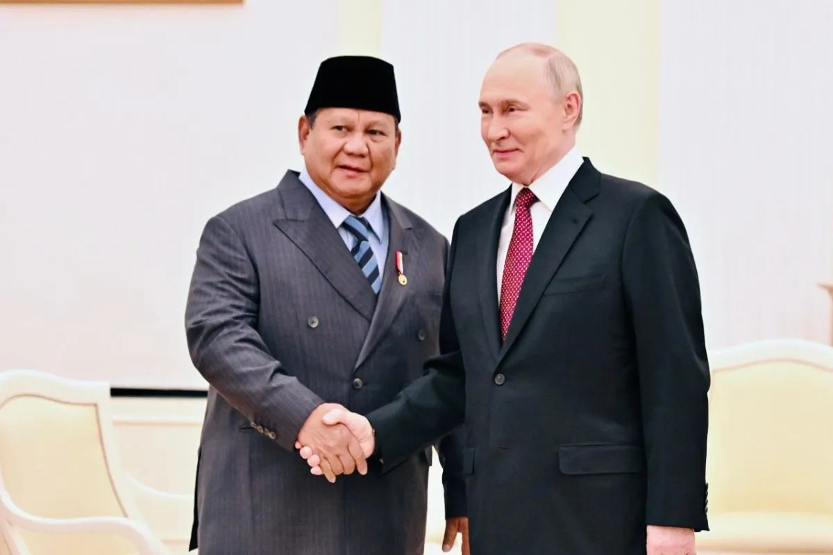 Presiden Indonesia Prabowo Subianto bersama Presiden Rusia Vladimir Putin. (ANTARA)