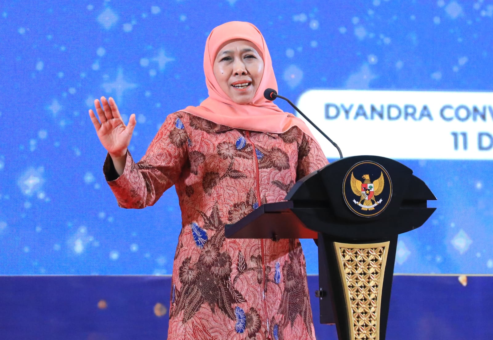 BERMANFAAT: Gubernur Jatim Khofifah mengungkapkan program dan inovasi yang diberlakukan pemerintah berdampak langsung ke masyarakat. (IST/RADAR SURABAYA)