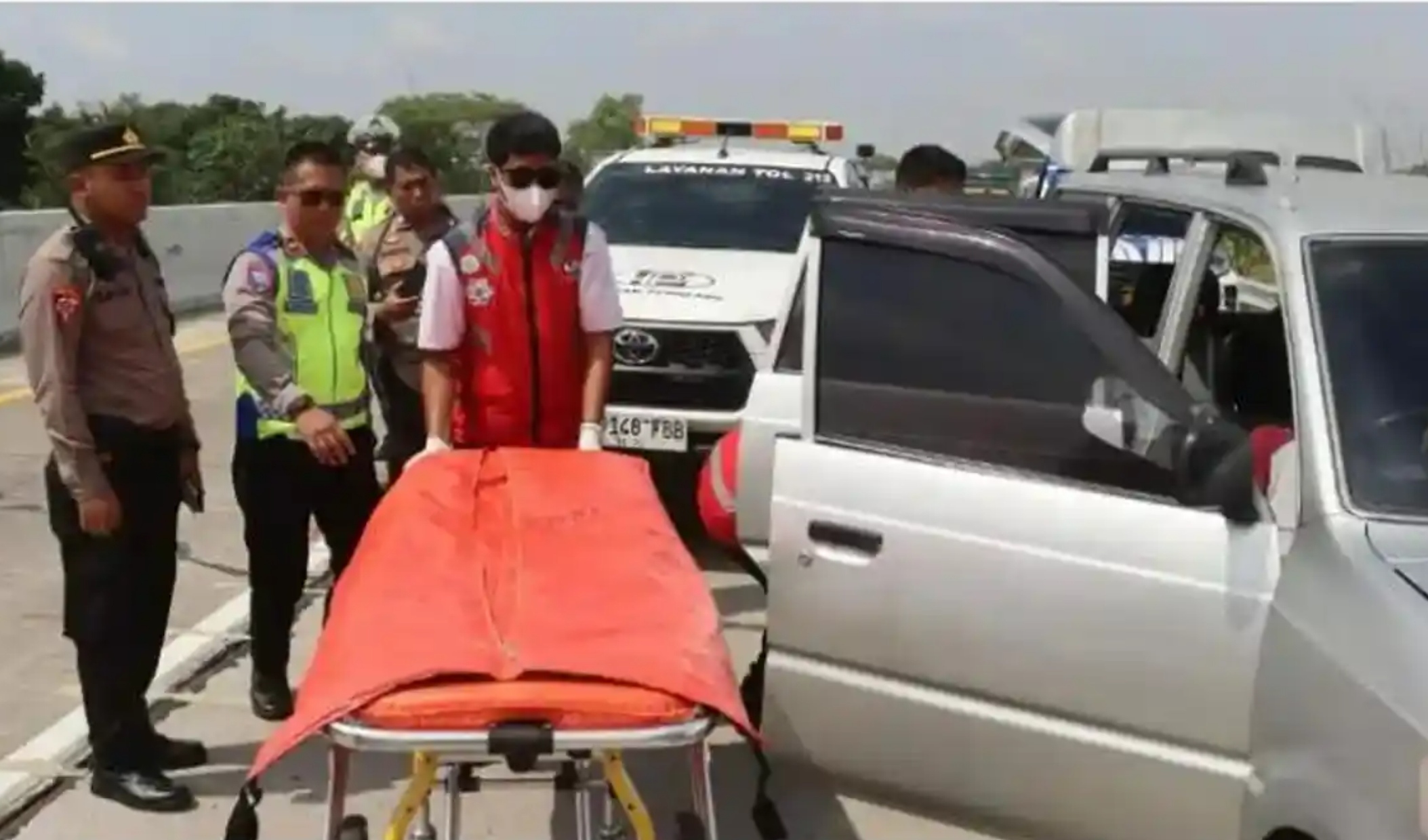 Empat orang yang ditemukan tewas dalam mobil di Tol Pejagan-Pemalang diduga akibat keracunan gas.