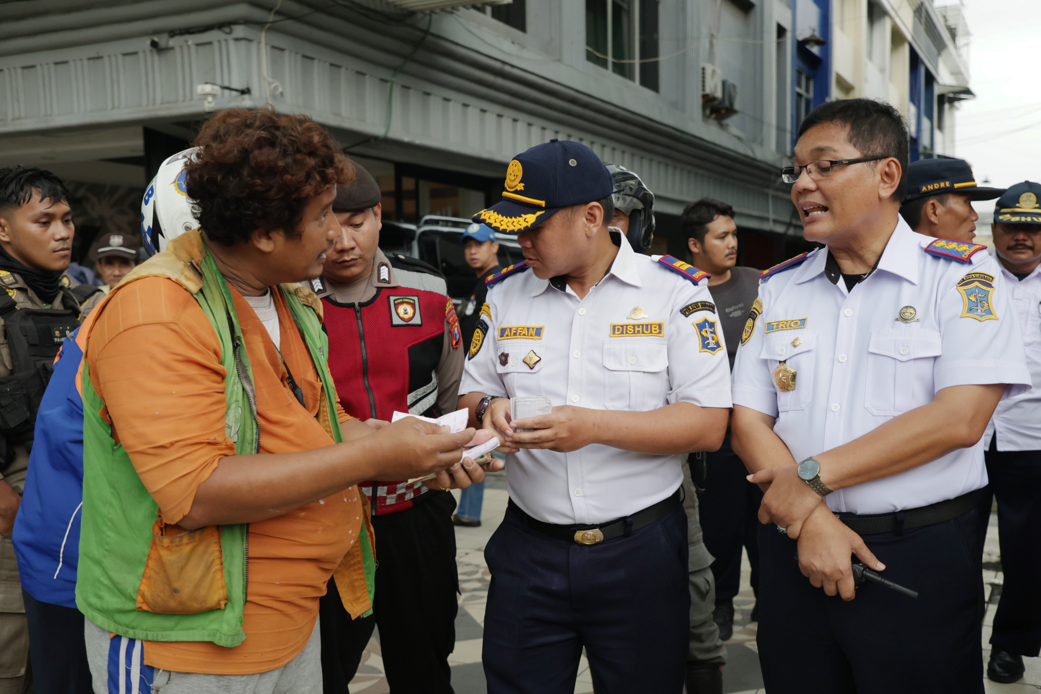 Jukir liar yang ditertibkan dalam razia yang digelar Pemkot Surabaya dan Polrestabes Surabaya.