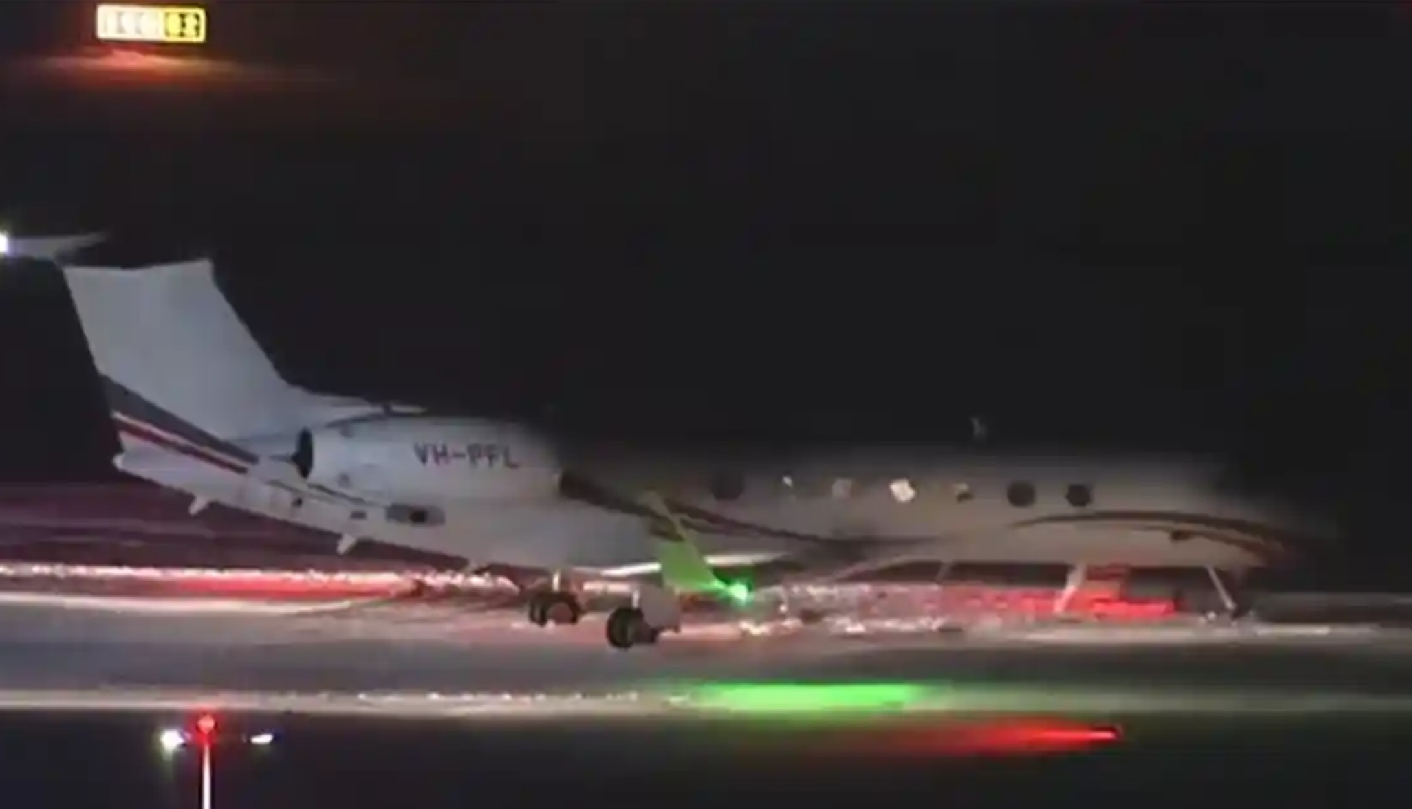 Kondisi jet pribadi Gulfstream G550 yang membawa enam WNI dan tiga awak keluar landasan di Bandara New Chitose, Hokkaido, Jepang.