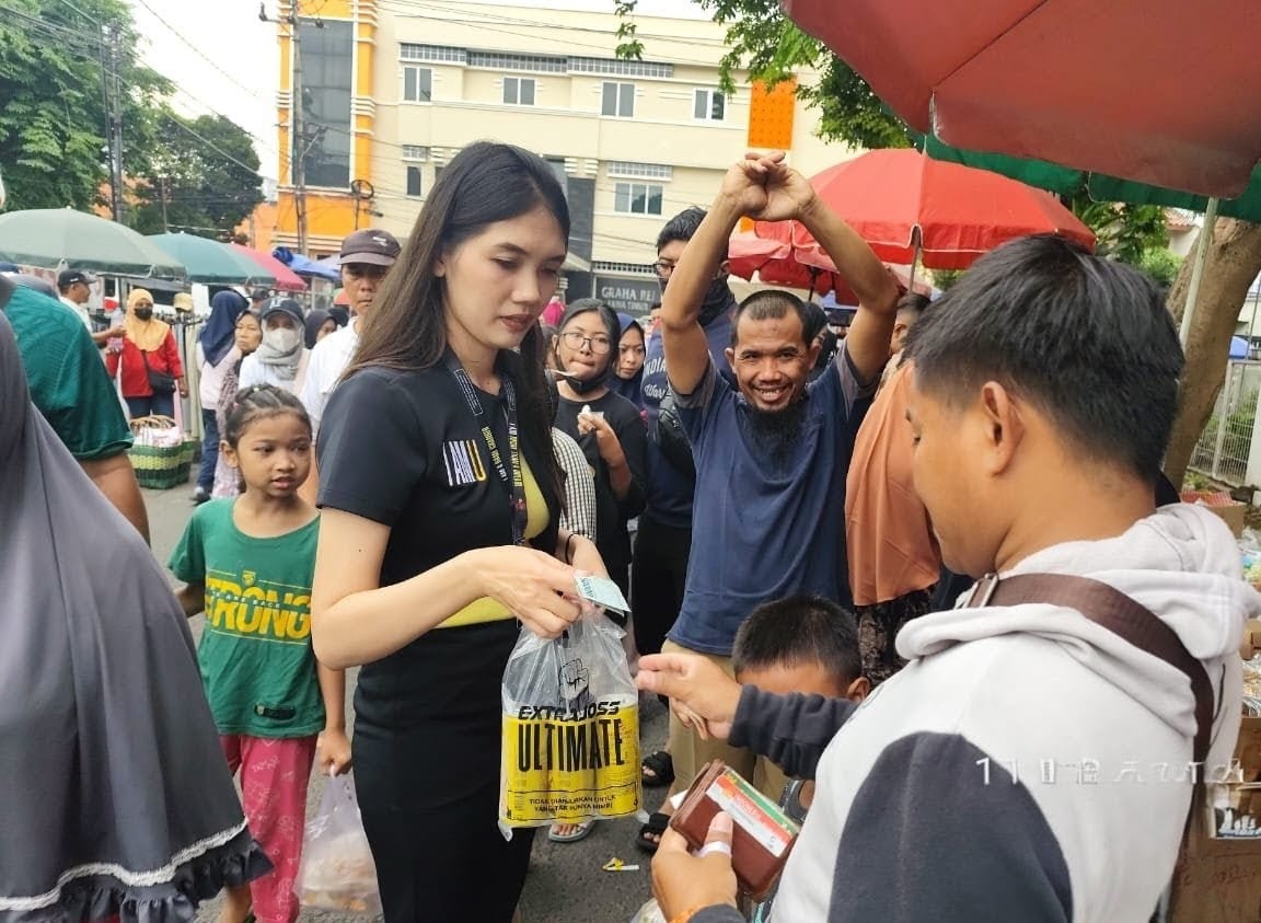 LEBIH DARI SEKEDAR ENERGI: Tak hanya mencicipi produk Extra Joss Ultimate, pengunjung juga berkesempatan menikmati berbagai promo spesial. (IST/RADAR SURABAYA)