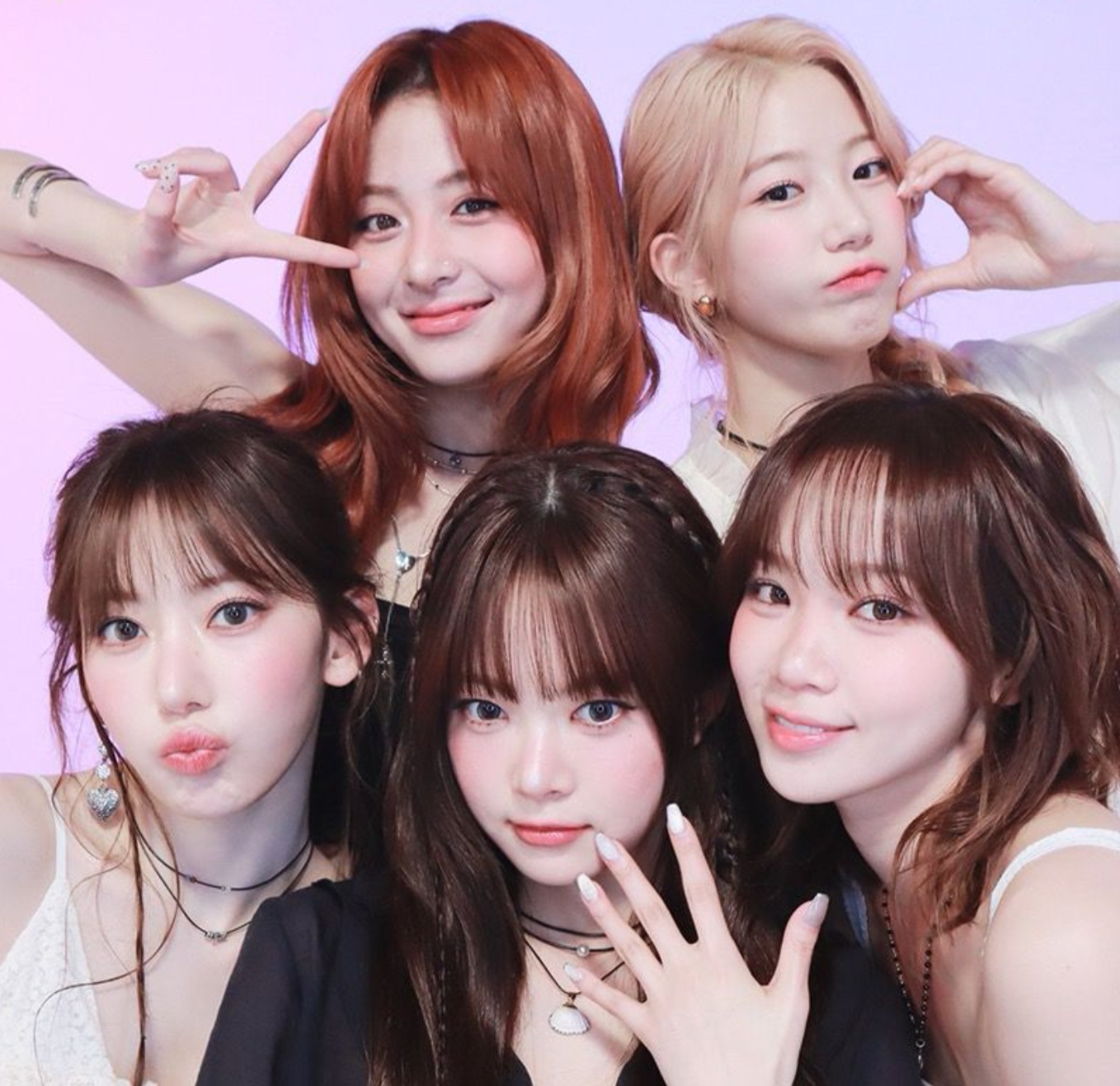 Girl band LE SSERAFIM menjadi salah satu dari sekian banyak artis yang membatalkan konser di China.