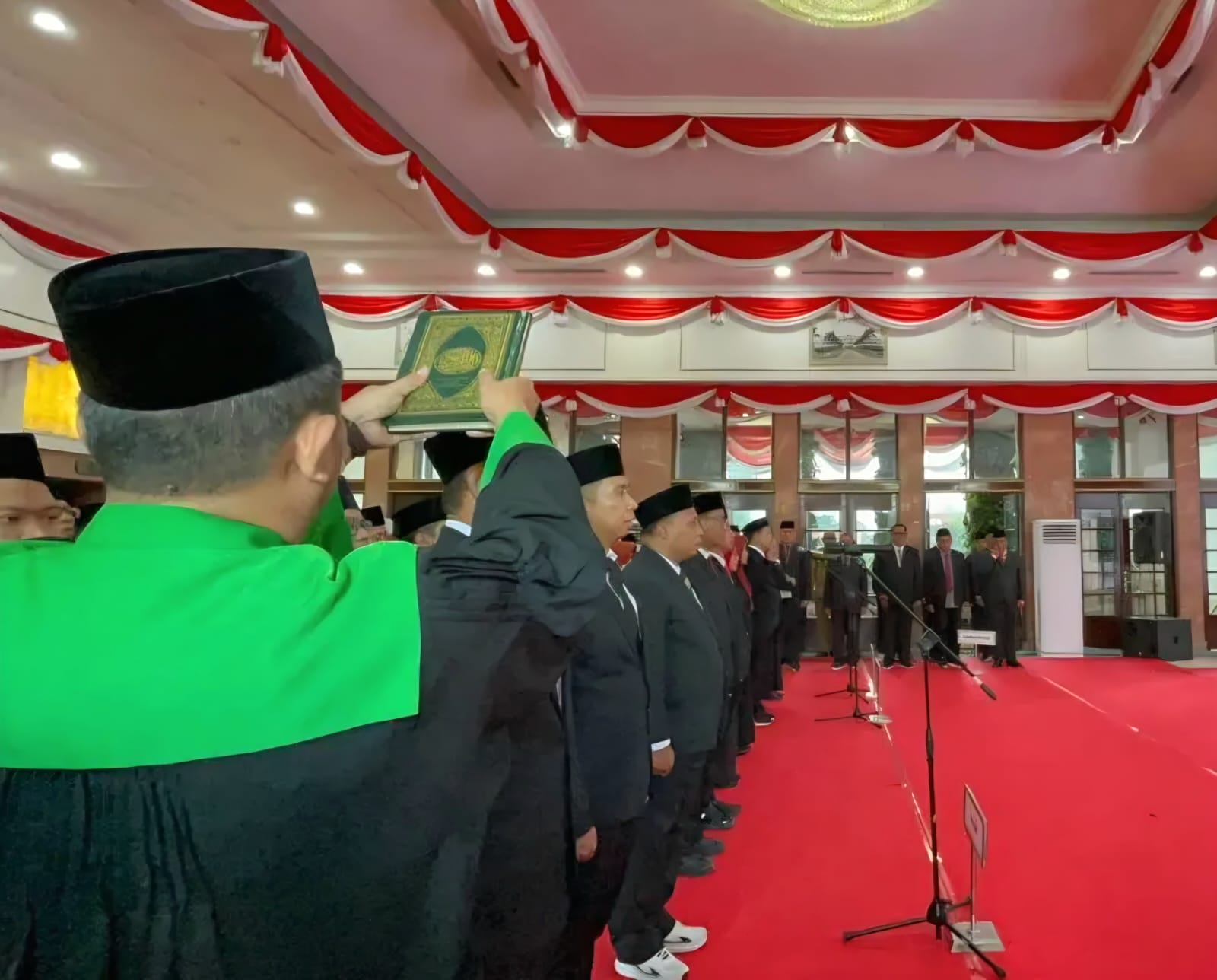 PELANTIKAN: Wali Kota Surabaya Eri Cahyadi melakukan rotasi 79 pejabat di Pemkot Surabaya.(IST/RADAR SURABAYA)