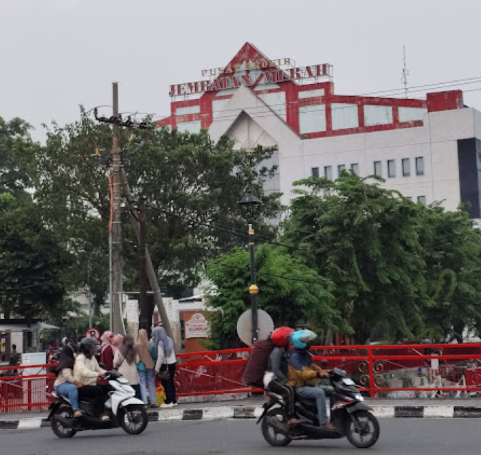 DARI JAUH: Jembatan Merah Plaza (JMP) dahulunya adalah Benteng Belvedere yang dibangun oleh Gubernur Jenderal Cornelis Speelman.