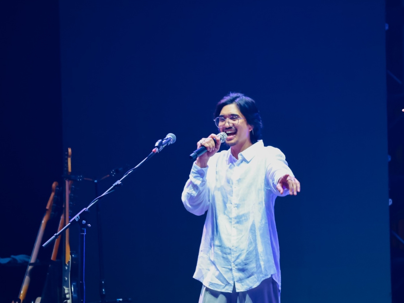 Sheila on 7 Duta saat tampil menghibur dalam Sound of Doctor: Charity Night Concert di ACC Unair Surabaya. (IST)