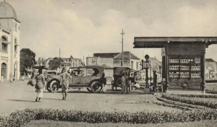 PERTAMA: SPBU milik Bataafsche Petroleum Maatschappij (BMP) di kawasan Gubeng, Surabaya
