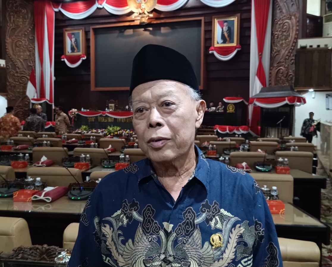 KABAR DUKA: Mantan Ketua DPRD Jatim Kusnadi semasa hidup. (IST/RADAR SURABAYA)