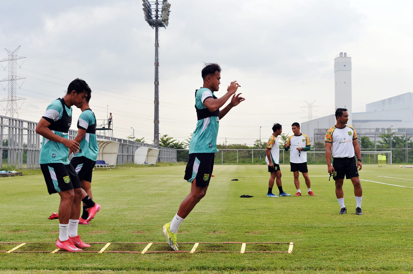 Persebaya terus gembleng skuad Jepang jamu Borneo FC.