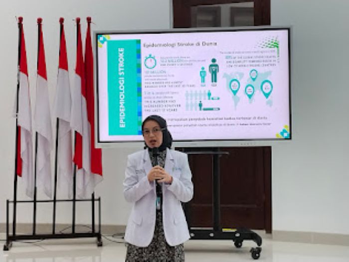 PENTING: Dokter Spesialis Neurologi Rumah Sakit (RS) Kemenkes Surabaya, dr. Chandrawati Widya, Sp.N mengungkapkan masih banyak masyarakat kita yang belum bahkan tidak mengetahui gejala stroke.