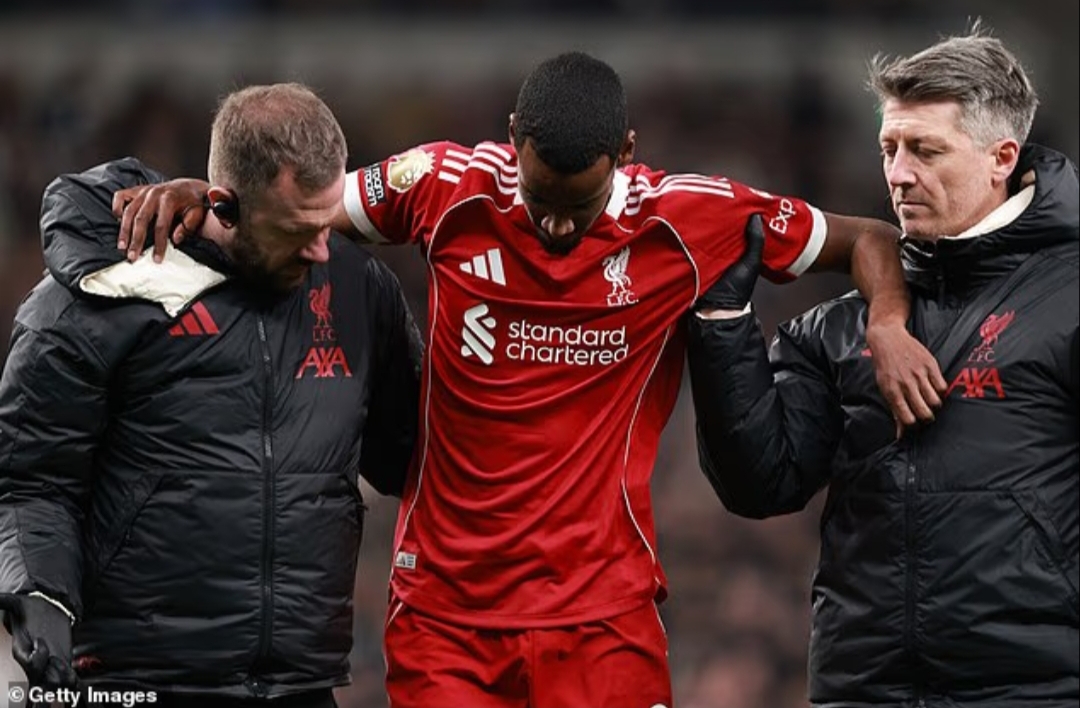Alexander Isak mengalami cedera saat mencetak gol pembuka bagi The Reds.