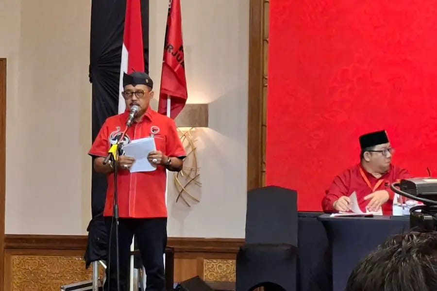 Ketua DPC PDIP Surabaya mengumumkan susunan pengurus cabang yang akan membantu dirinya selama lima tahun ke depan. (IST)