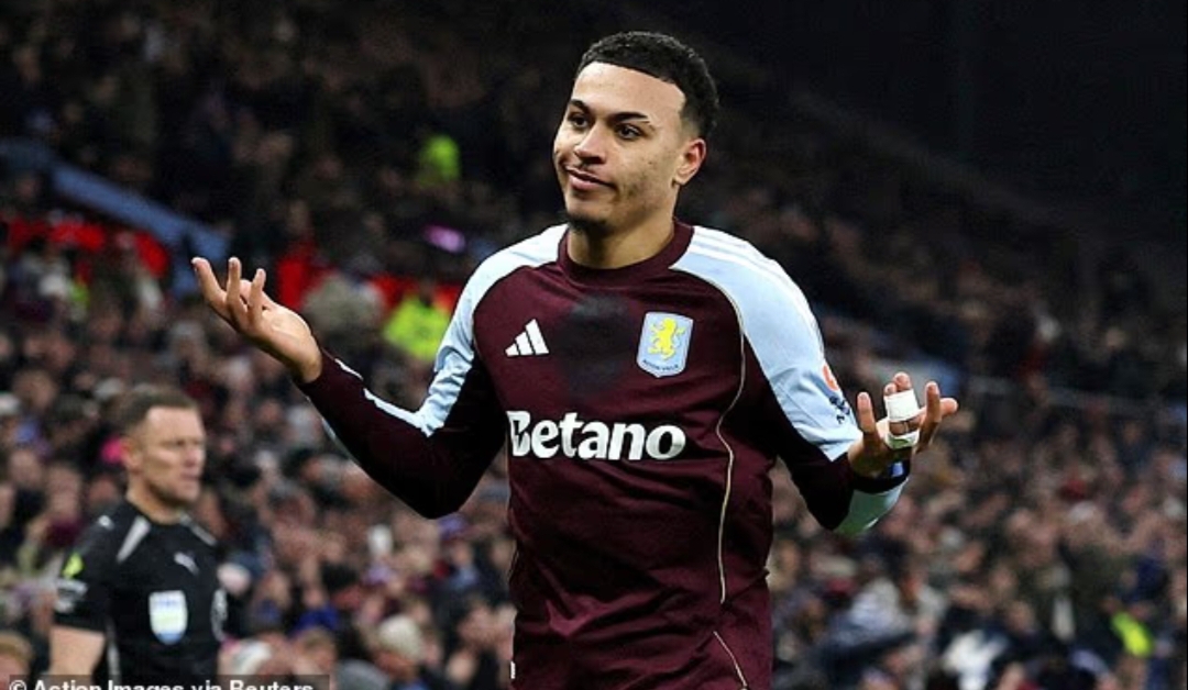 Morgan Rogers mencetak dua gol saat Aston Villa mengalahkan Manchester United dengan skor 2-1 di Villa Park.