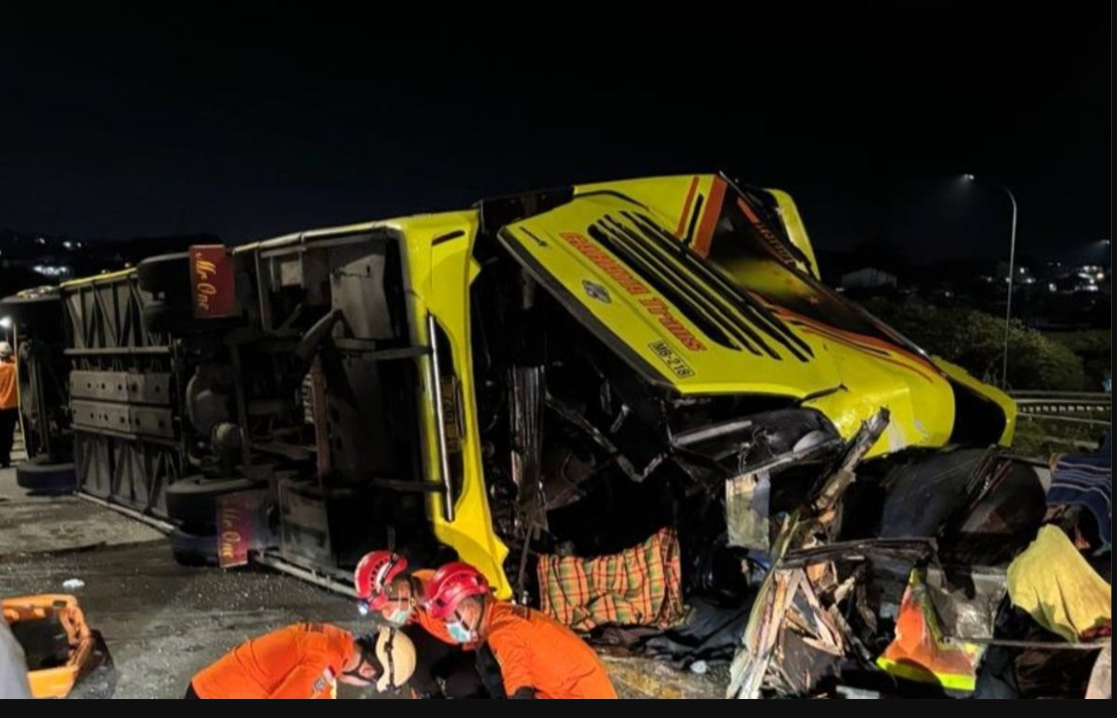 Kondisi Bus PO Cahaya Trans yang kecelakaan di Semarang dan menewaskan 16 orang.