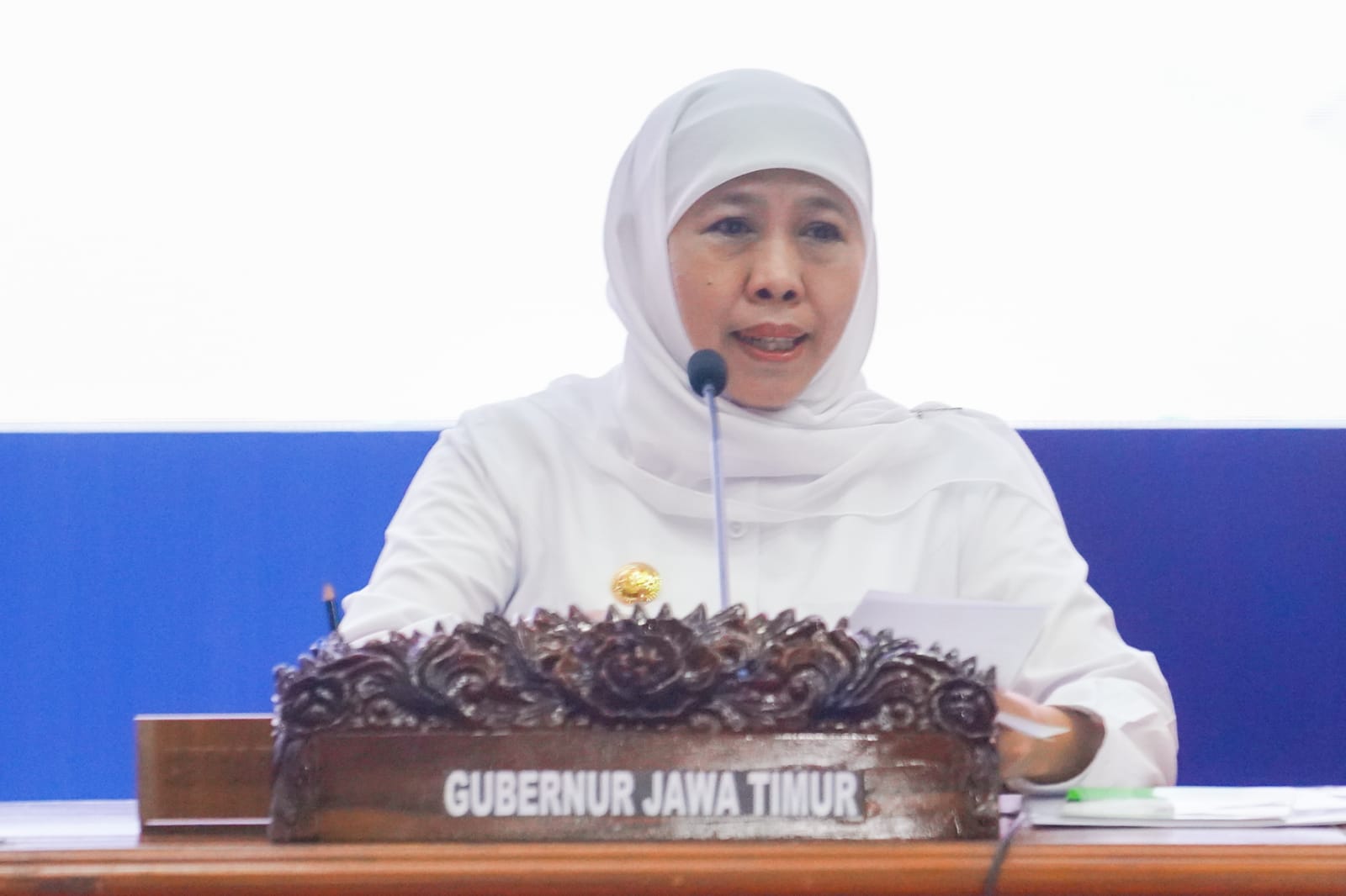 DIPUTUSKAN: Gubernur Jatim Khofifah Indar Parawansa resmi menetapkan UMK 2026 di Jatim. (IST/RADAR SURABAYA)