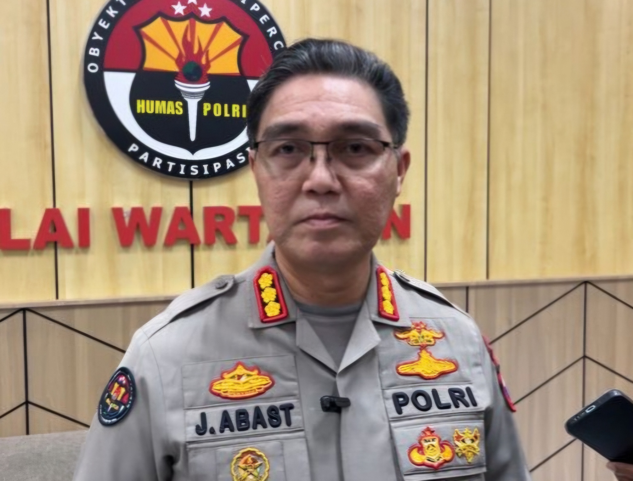 DITINDAKLANJUTI: Kabid Humas Polda Jatim Kombes Pol Jules Abraham Abast mengaku sudah memproses laporan nenek yang rumahnya diratakan dengan tanah di Desa Kuwukan Surabaya.(IST/RADAR SURABAYA)