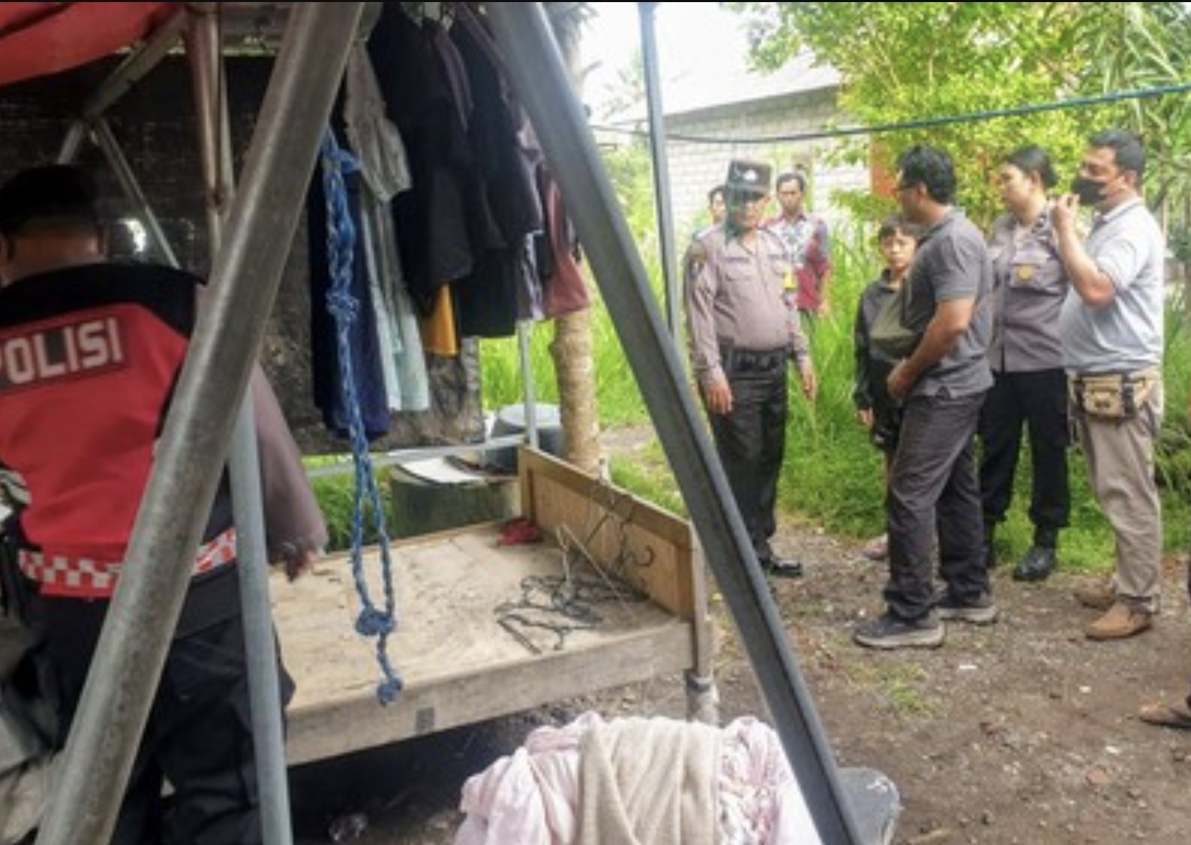 Lokasi balita ditemukan meninggal tergantung di ayunan kosong di Karangasem, Bali.