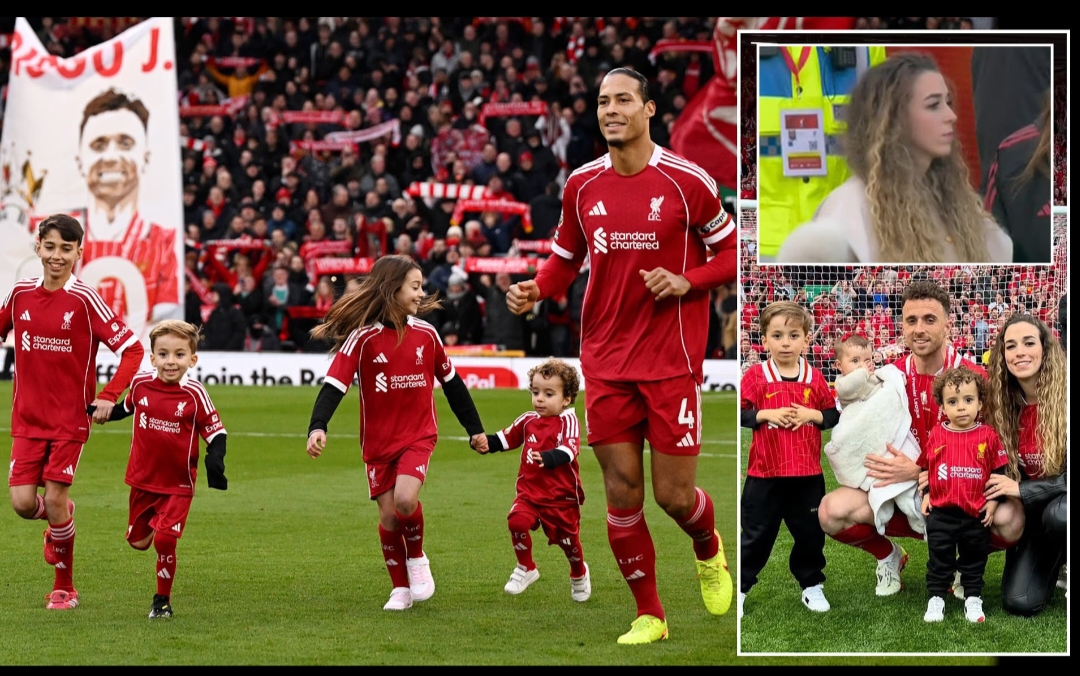 Virgil Van Dijk bersama anak-anak Diogo Jota masuk ke lapangan.