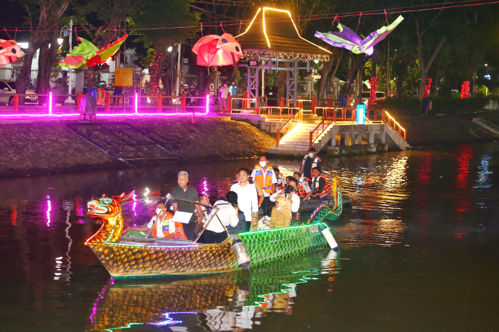 Wali Kota Eri Cahyadi saat meninjau kesiapan Wisata Perahu di Taman Prestasi.