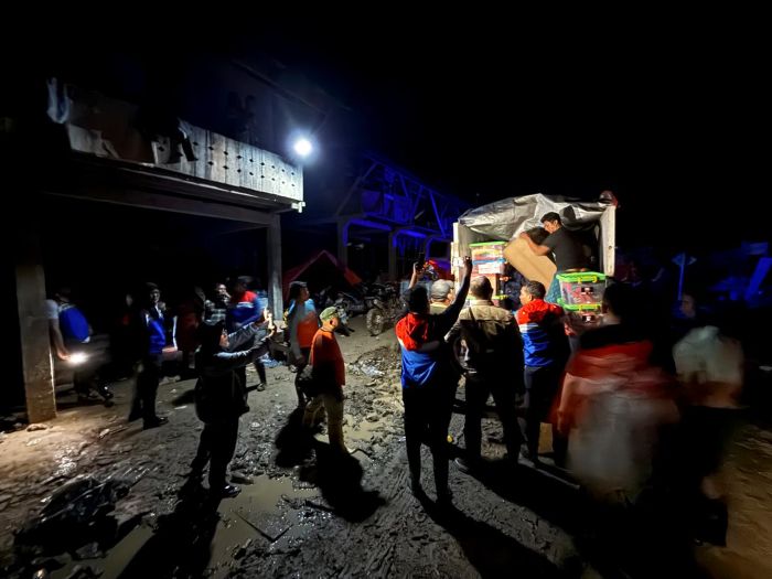 BANTU: KPI mewujudkan kepedulian sosial dengan pengiriman relawan untuk menyalurkan bantuan secara langsung kepada masyarakat terdampak banjir di Kabupaten Aceh Tamiang, Provinsi Aceh.