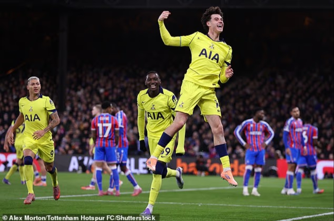 Archie Gray meredakan tekanan terhadap Thomas Frank saat Tottenham mengalahkan Crystal Palace.