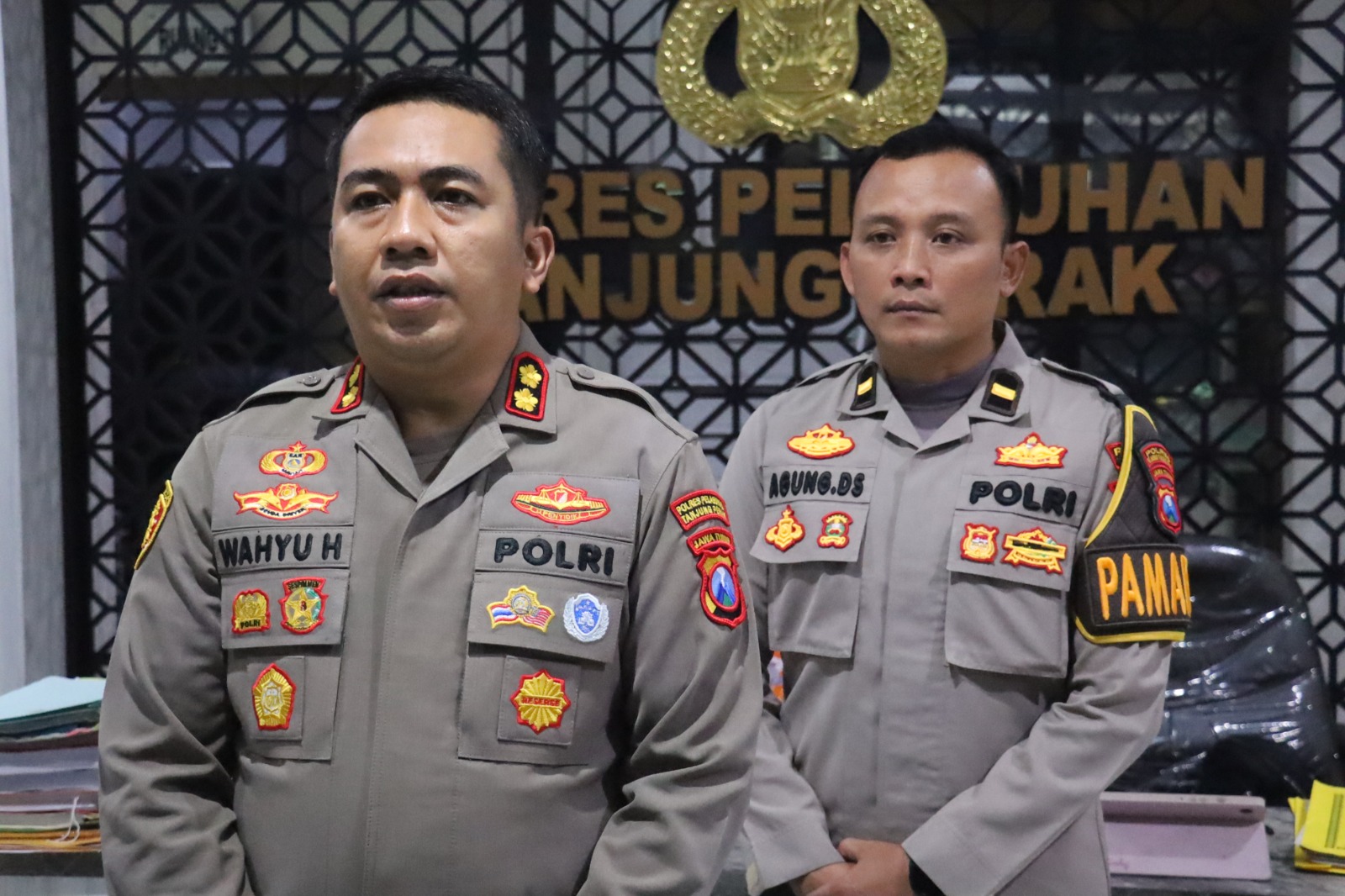 TEGAS: Kapolres Pelabuhan Tanjung Perak AKBP Wahyu Hidayat mengimbau agar masyarakat tidak menyalakan kembang api dan mercon saat perayaan malam tahun baru. (IST/RADAR SURABAYA)