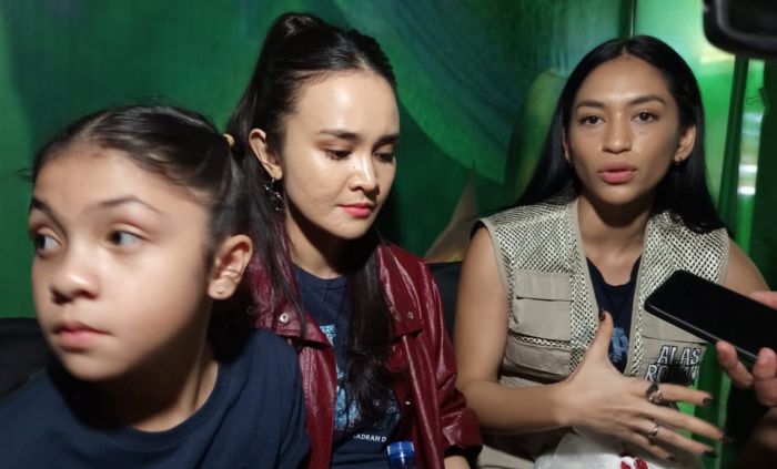 CERITA: Michelle Ziudith, Fara Shakila, dan Taskya Namya hadir di Royal Plasa Surabaya membagikan pengalaman selama produksi film Alas Roban.