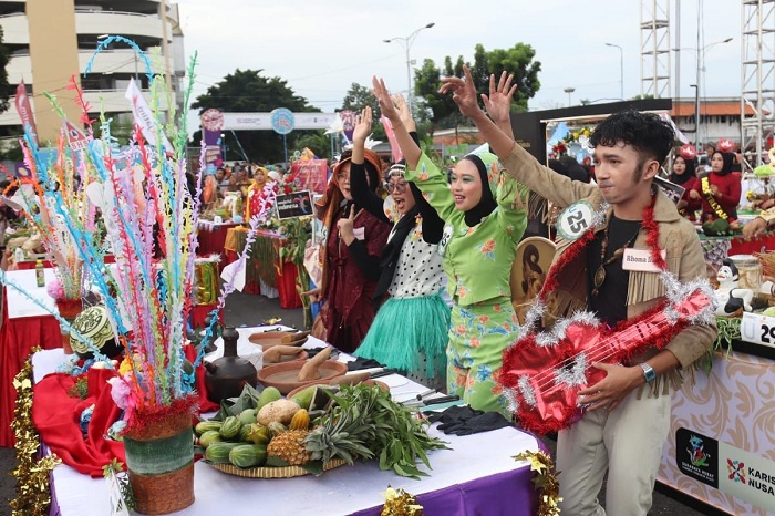 HEBOH: Festifal Rujak Uleg digelar di setiap bulan Mei untuk menandai Hari Jadi Kota Surabaya (HJKS).