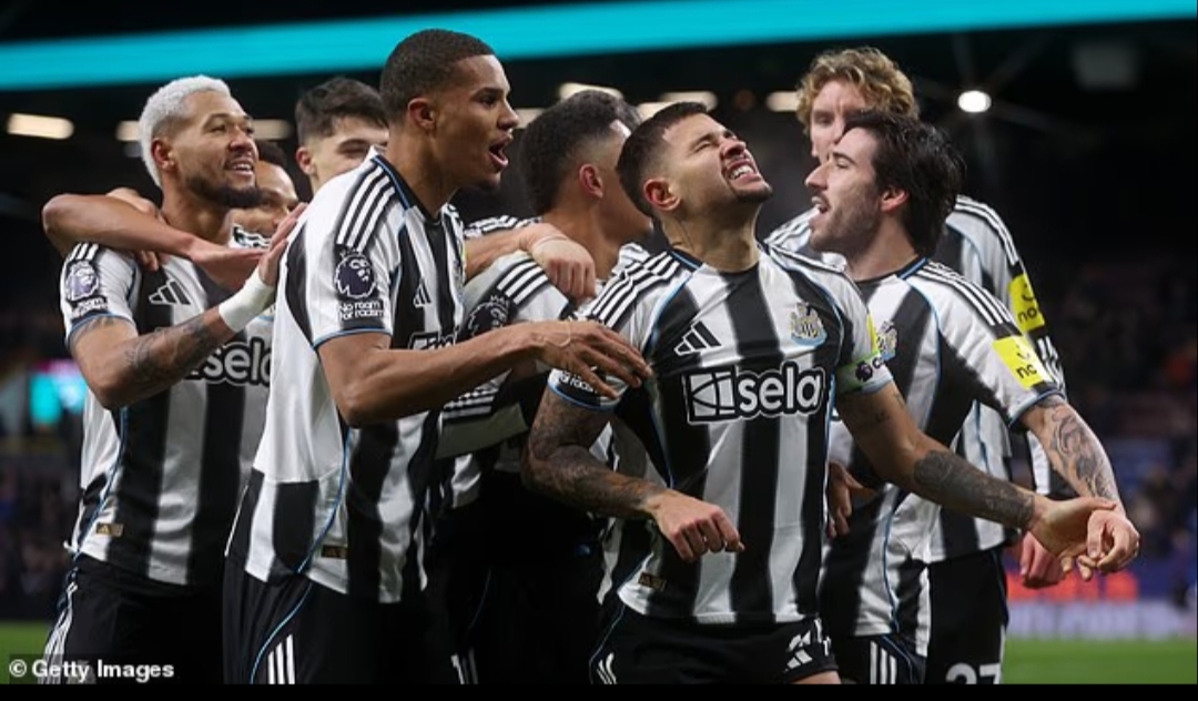 &ldquo;Newcastle memastikan kemenangan mereka pada masa tambahan waktu babak kedua melalui gol Bruno Guimaraes (kanan tengah).