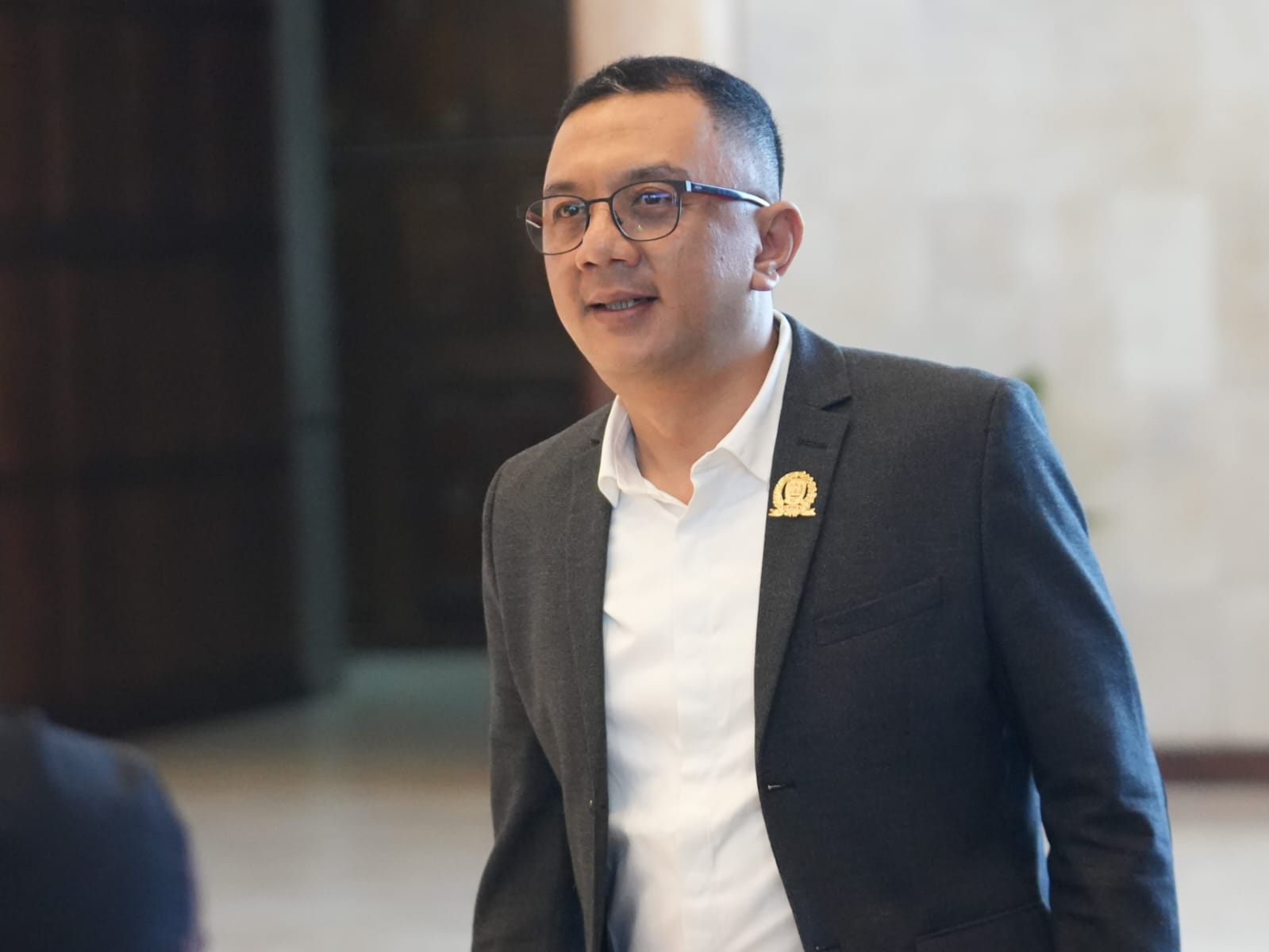 KOMENTAR: Wakil Ketua DPRD Jatim Deni Wicaksono menyebut jika kepala daerah dipilih DPRD sama saja dengan kemunduran demokrasi.(IST/RADAR SURABAYA)