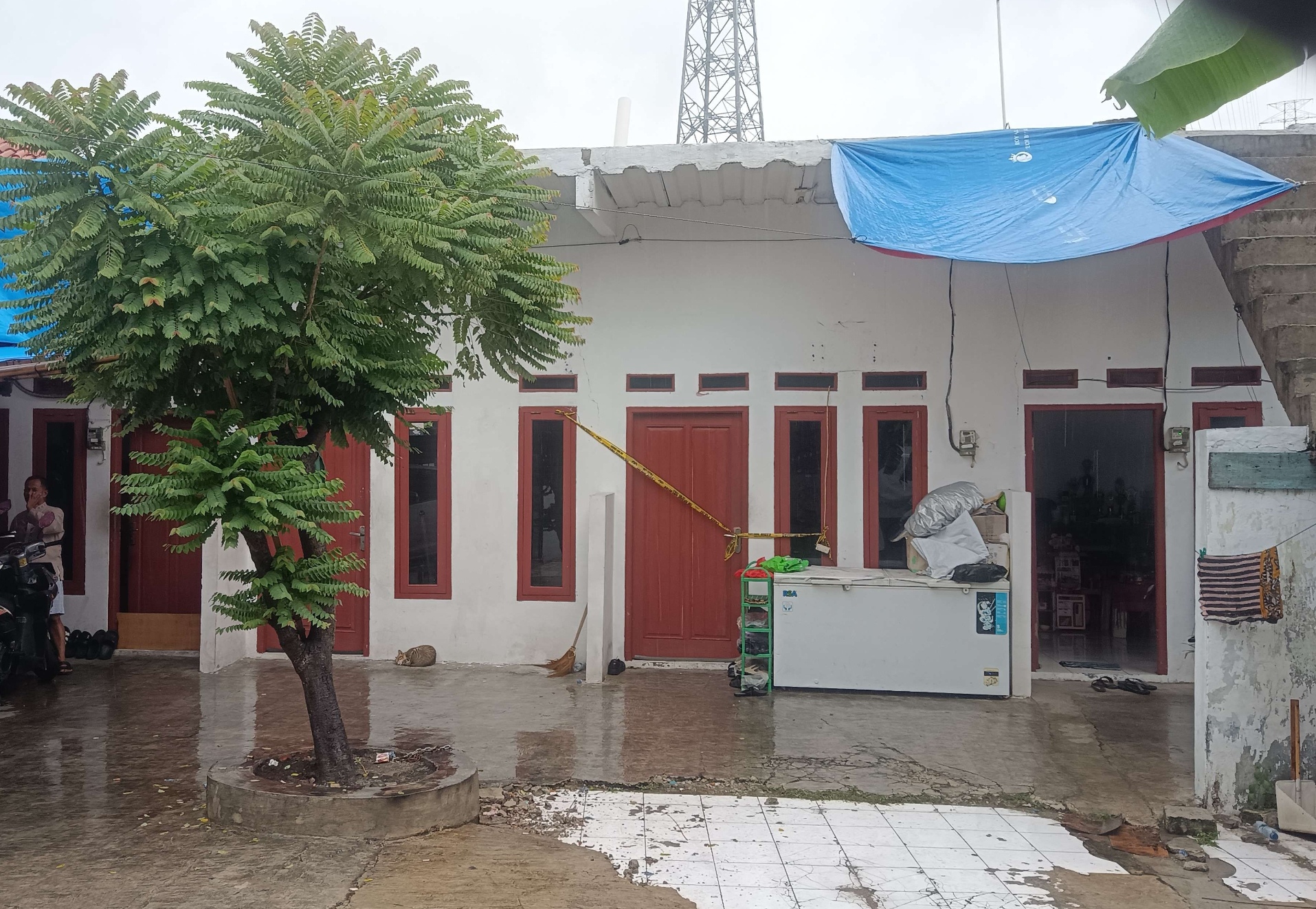 Lokasi kontrakan tempat ditemukannya tiga orang sekeluarga yang meninggal di Warakas, Tanjung Priok, Jakarta Utara.