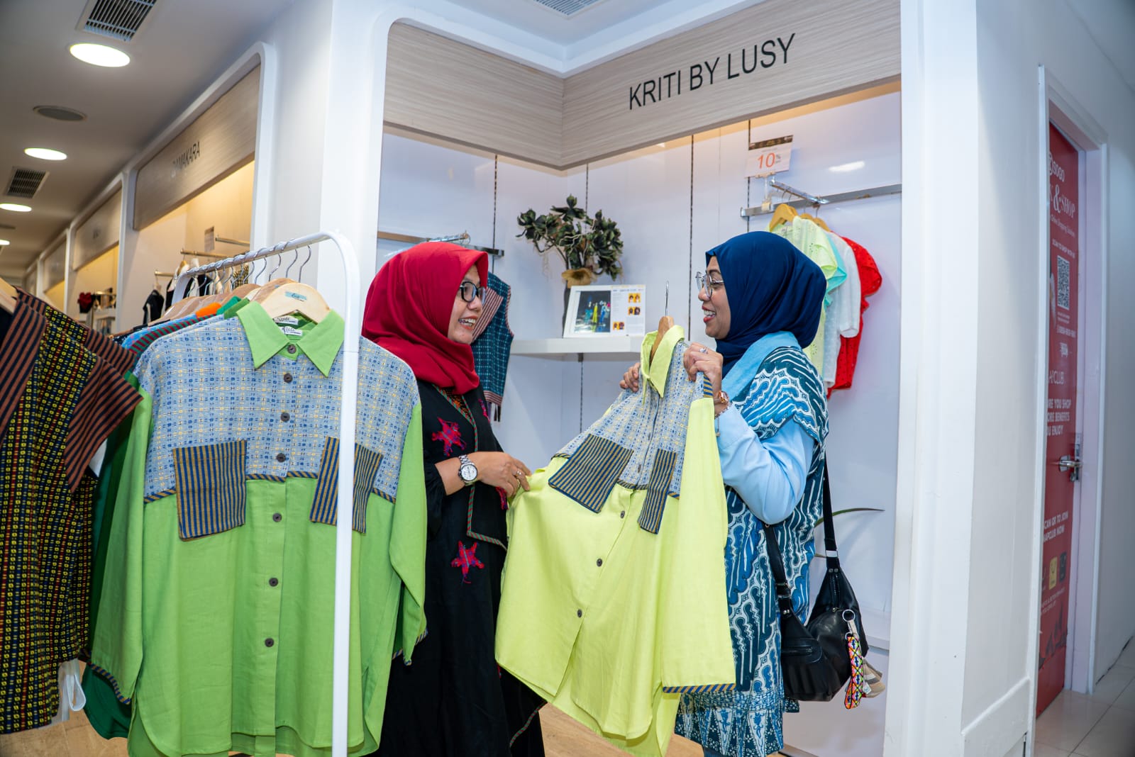Kriti by lusy UMKM asal Bogor ini menghadirkan beragam koleksi busana wanita, mulai dari atasan, celana, rok, tunik, hingga vest.