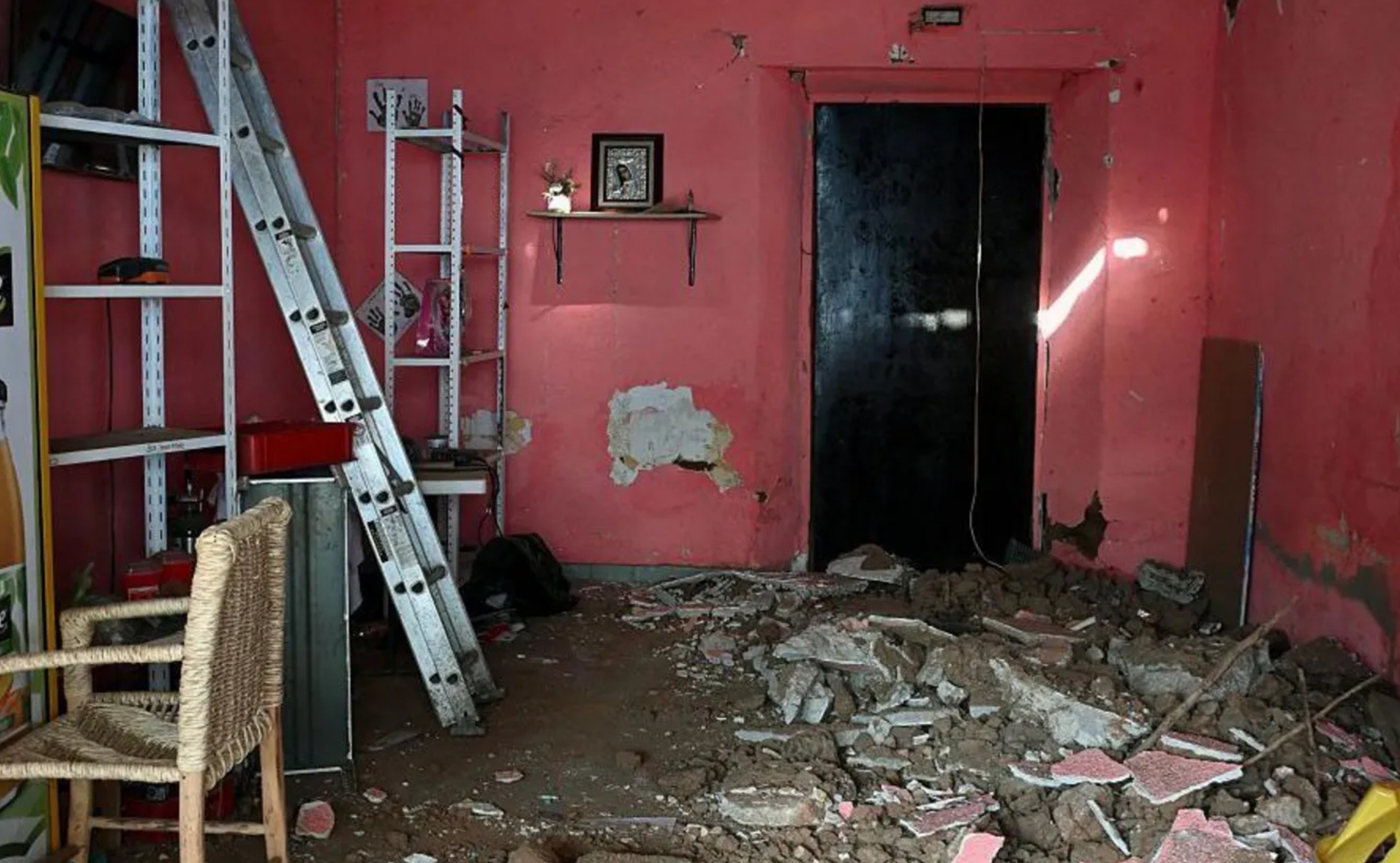 Salah satu rumah warga yang rusak akibat gempa di Guerrero dan Mexico City.