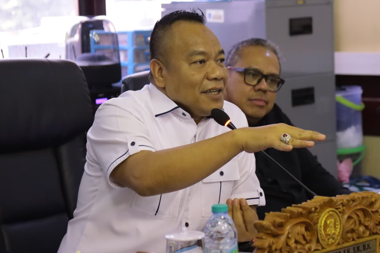 PESAN: Ketua Komisi A DPRD Surabaya Yona Bagus meminta semua pihak maksimalkan DPRD sebagai ruang dialog semua pihak terkait isu satgas anti premanisme.(IST/RADAR SURABAYA)