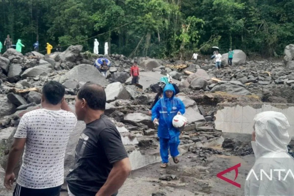 Banjir bandang menerjang permukiman warga di Kelurahan Bahu, Lingkungan III, Kecamatan Siau Timur, Kabupaten Kepulauan Siau-Tagulandang-Biaro (Sitaro), Sulawesi Utara. (IST)