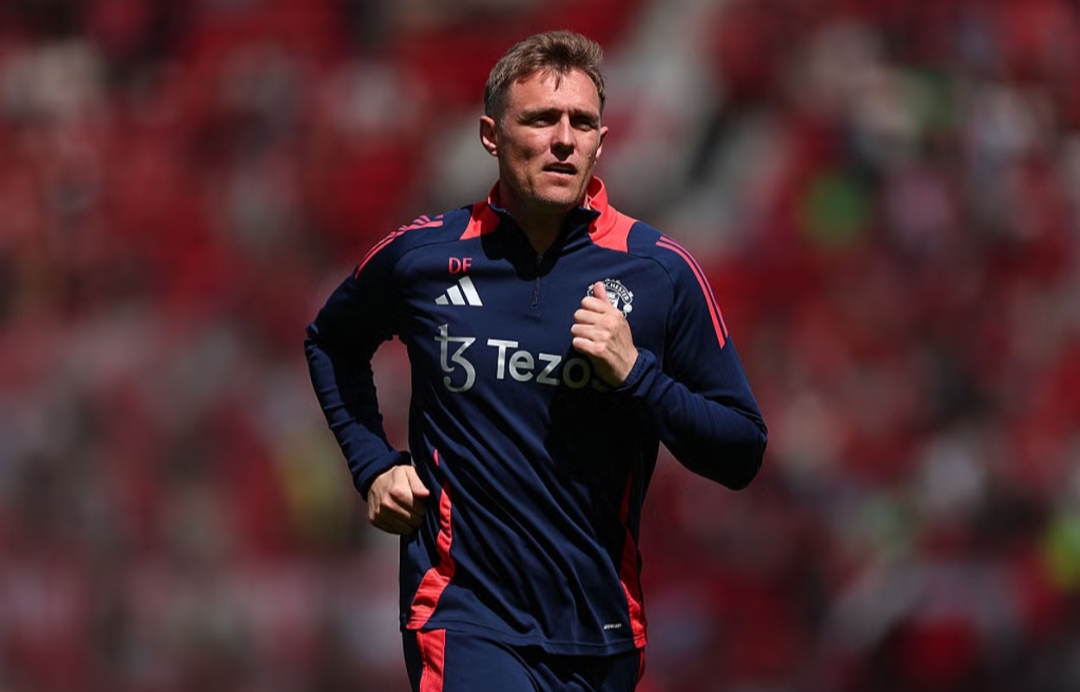 Mantan gelandang Manchester United yang kini menangani tim akademi U-18, Darren Fletcher ditunjuk sebagai pelatih sementara.